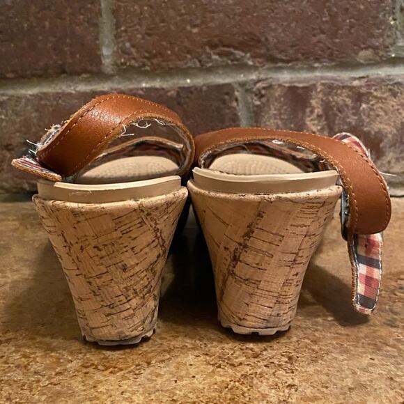 Crocs A-Leigh Brown Leather Slingback Cork Wedge Sandals - Picture 3 of 8